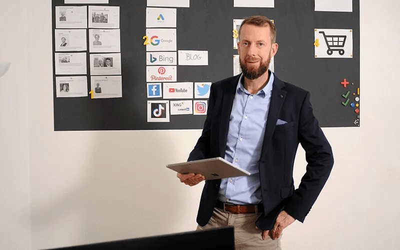 Tobias Ohst stellt Produkte vor.webp